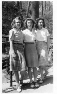 1940s-skirts-saddle-shoes1-303x500